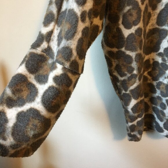 Made in Canada Jaguar Print Soft Dolman Sleeve Top - Small - Picture 8 of 15